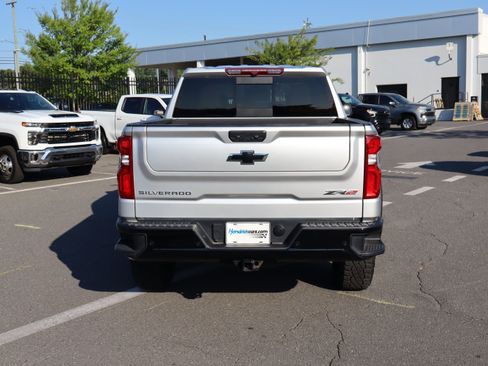Used 2022 Chevrolet Silverado 1500 ZR2 AWD/4WD image 9