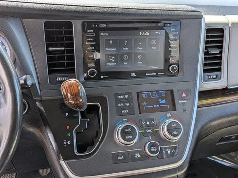 Used 2020 Toyota Sienna Limited w/ Carpet Mat Package FWD image 20