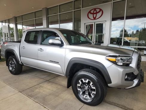 Used 2023 Toyota Tacoma TRD Off-Road w/ Black Out Package (TMS) AWD/4WD image 4