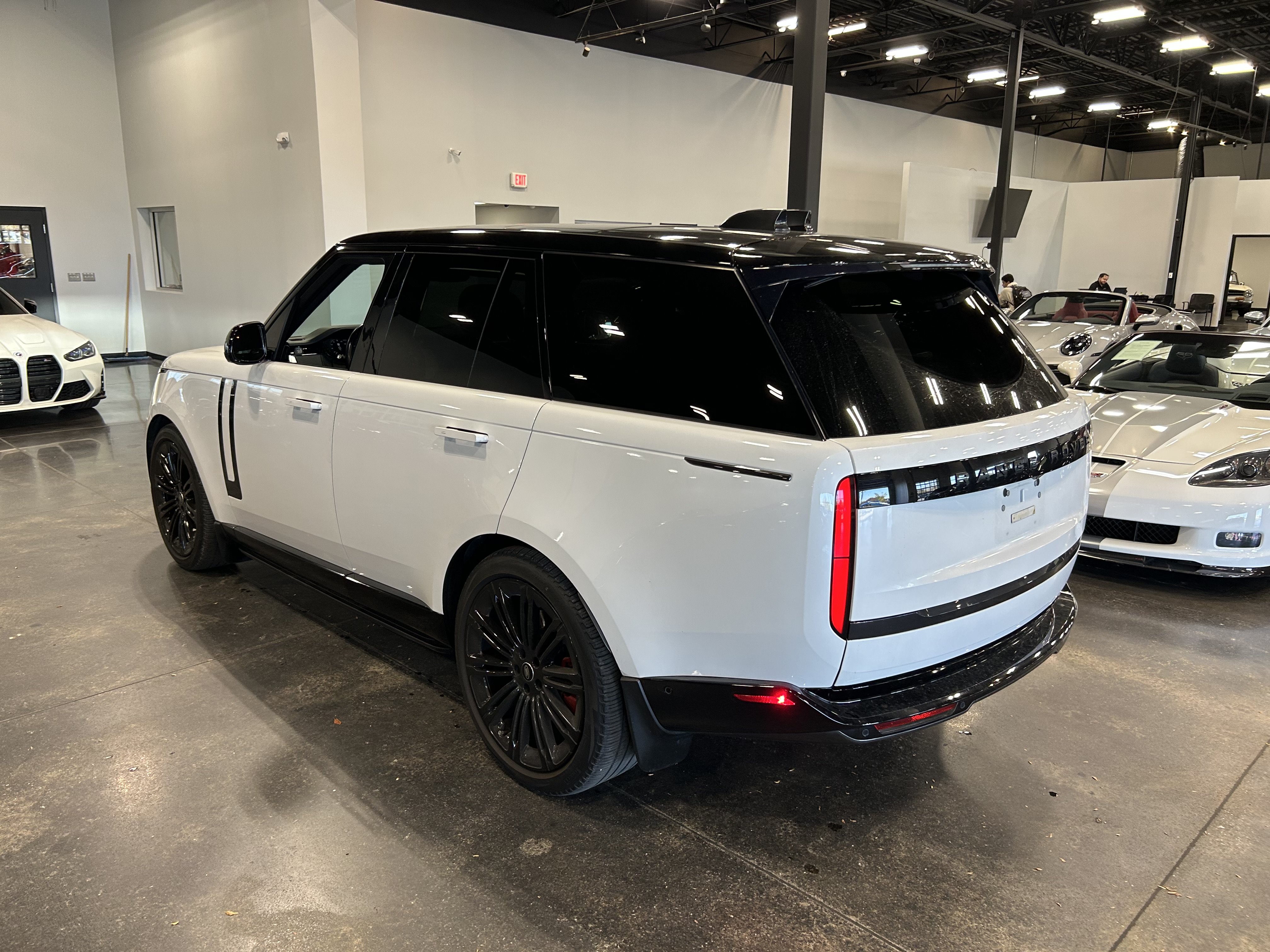 Used 2024 Land Rover Range Rover SE AWD/4WD image 4