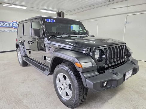 Used 2019 Jeep Wrangler Unlimited Sport S AWD/4WD image 14