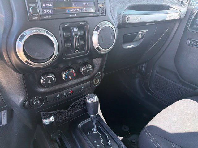 Used 2018 Jeep Wrangler Unlimited Sahara AWD/4WD image 13