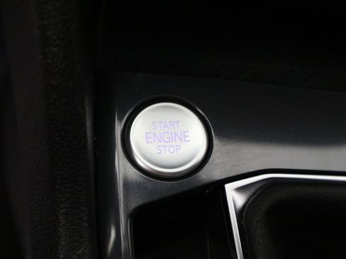 Used 2022 Volkswagen Tiguan SE image 37