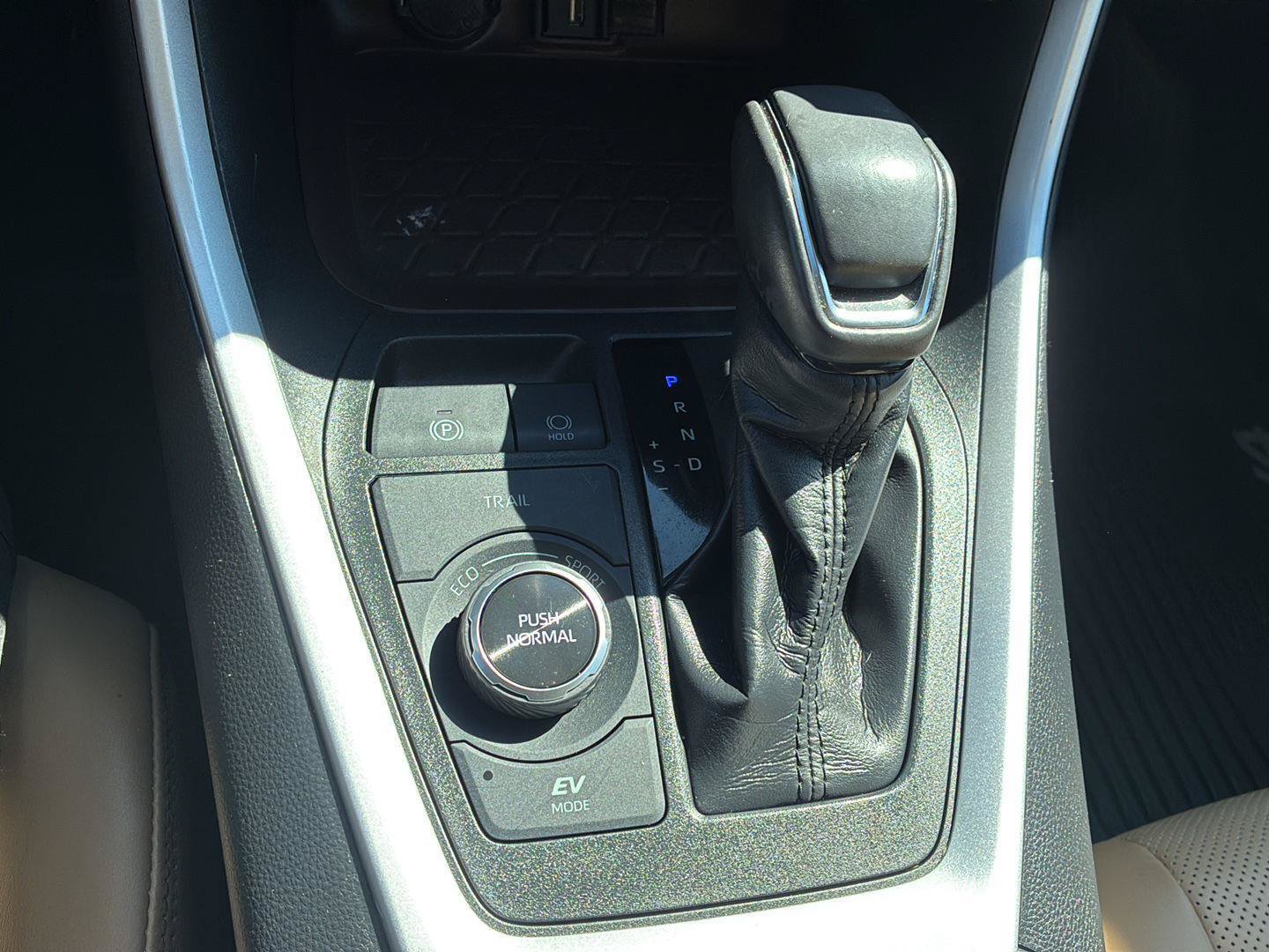 Used 2020 Toyota RAV4 Limited w/ Limited Grade Weather Package AWD/4WD image 36