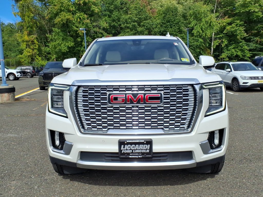 Used 2021 GMC Yukon XL Denali w/ Denali Premium Package AWD/4WD image 2