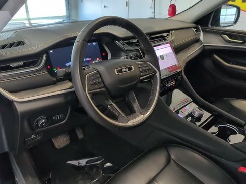 Used 2023 Jeep Grand Cherokee Limited AWD/4WD image 11