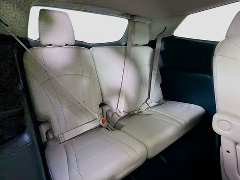 Used 2020 Buick Enclave Essence w/ Sound and Sites Package image 32