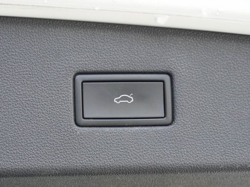 Used 2022 Volkswagen Tiguan SE R-Line image 37