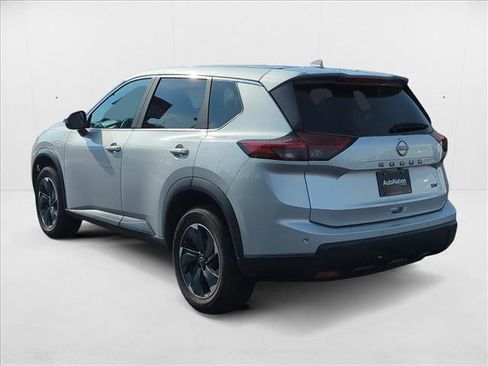 Used 2024 Nissan Rogue SV image 10