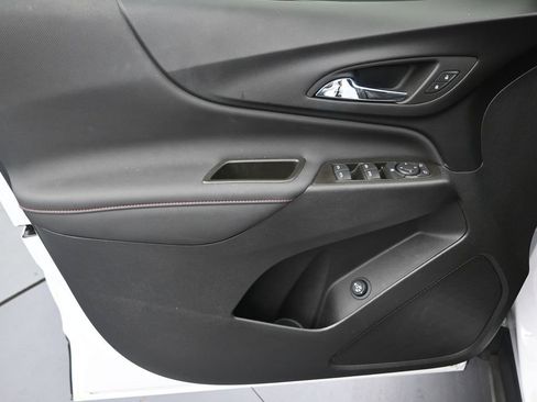 Used 2023 Chevrolet Equinox RS FWD image 11