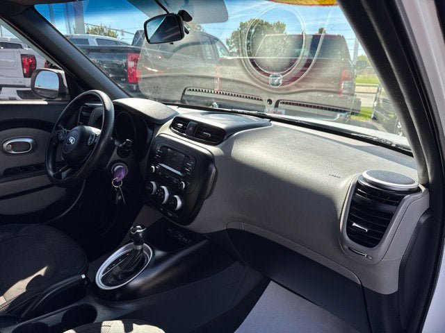 Used 2016 Kia Soul + FWD image 26