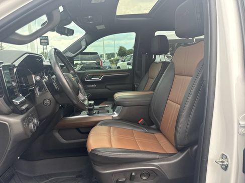 Certified 2024 Chevrolet Silverado 1500 High Country w/ High Country Premium Package AWD/4WD image 15