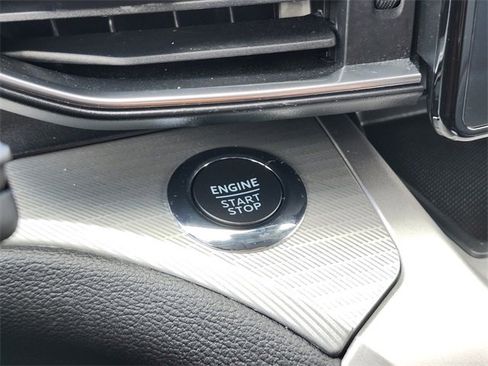 Certified 2022 Ford Explorer XLT w/ Equipment Group 202A image 27