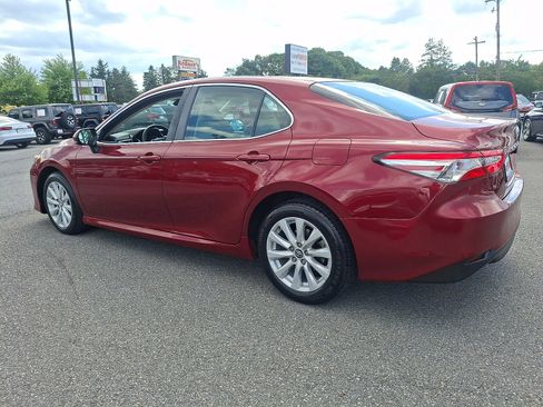 Used 2018 Toyota Camry LE FWD image 4