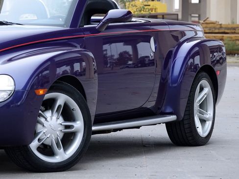 Used 2004 Chevrolet SSR w/ Preferred Equipment Group image 20