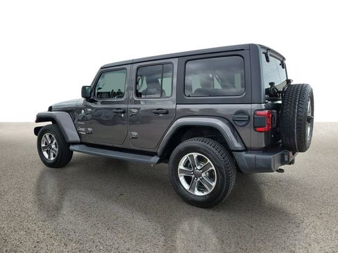 Used 2020 Jeep Wrangler Unlimited Sahara w/ Dual Top Group AWD/4WD image 3