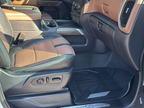 Used 2021 Chevrolet Silverado 1500 High Country w/ Technology Package image 21