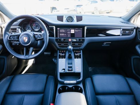 Certified 2025 Porsche Macan image 24