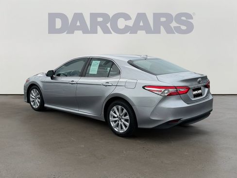 Used 2019 Toyota Camry LE FWD image 5