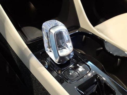 New 2026 Volvo XC40 B4 Plus w/ Protection Package Premier image 24