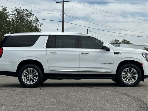Used 2022 GMC Yukon XL SLT w/ SLT Premium Package AWD/4WD image 8
