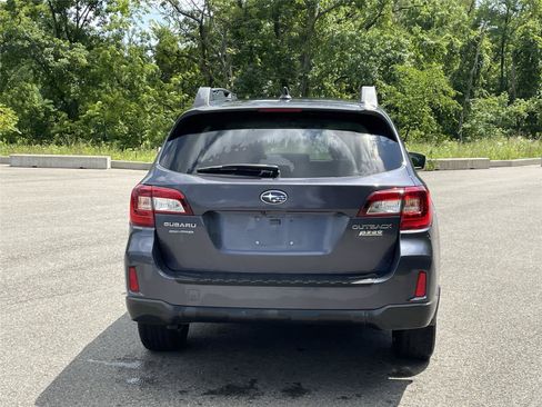 Used 2017 Subaru Outback 2.5i Premium AWD/4WD image 4