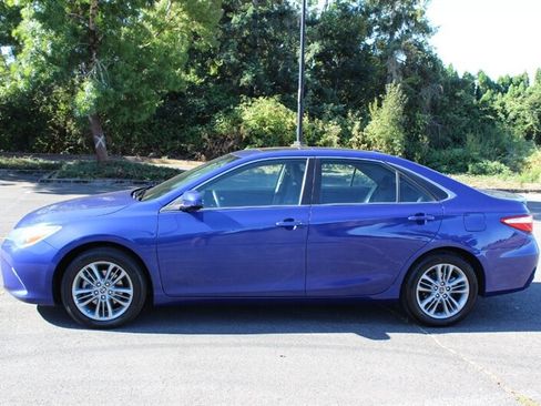 Used 2015 Toyota Camry SE w/ Moonroof Package FWD image 7