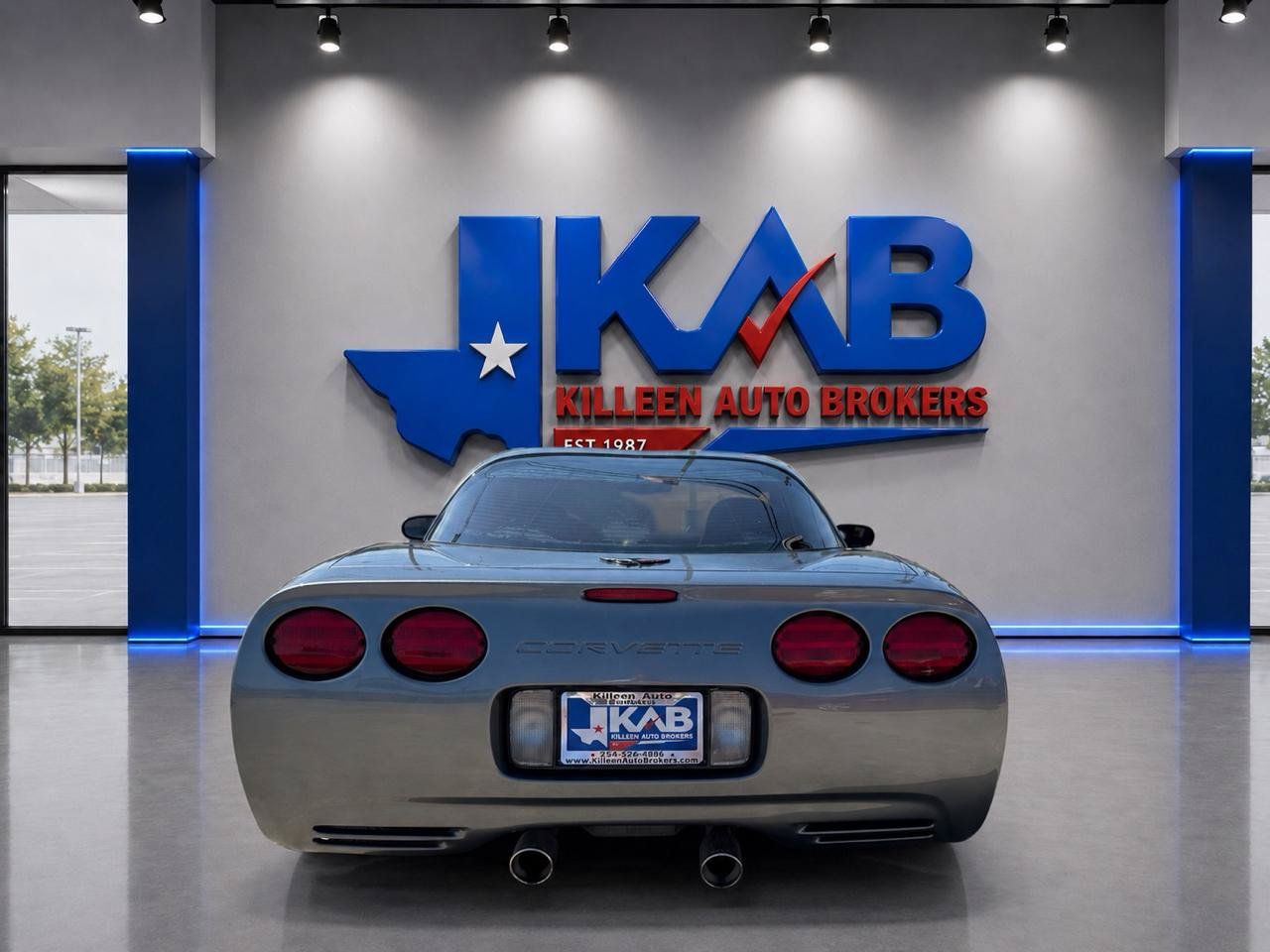 Used 2004 Chevrolet Corvette Coupe w/ Roof Package RWD image 4