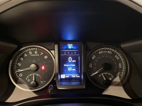 Used 2023 Toyota Tacoma TRD Off-Road AWD/4WD image 9