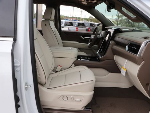 New 2026 GMC Yukon XL Denali AWD/4WD image 34
