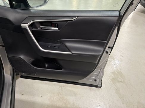 Used 2024 Toyota RAV4 XLE FWD image 38