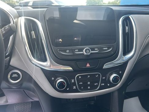 Used 2018 Chevrolet Equinox Premier FWD image 17