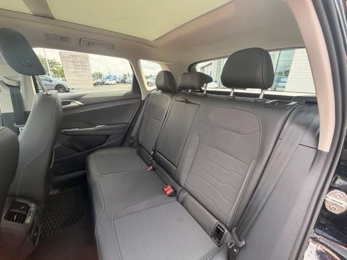 Certified 2025 Volkswagen Taos SE FWD image 13
