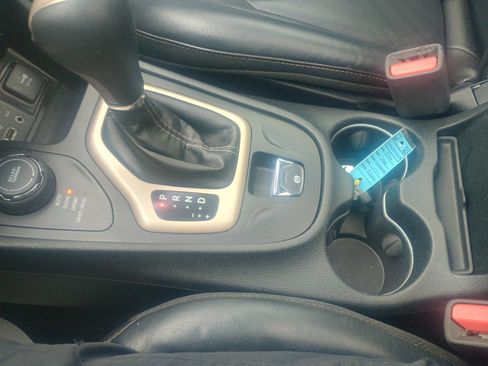 Used 2016 Jeep Cherokee Limited image 26