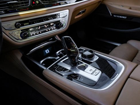 Used 2016 BMW 750i xDrive image 27