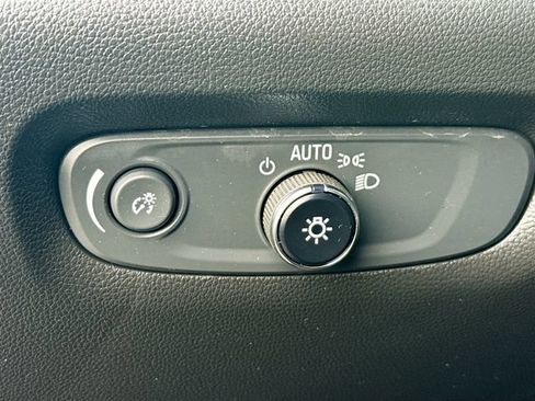 Used 2023 Chevrolet Traverse LT AWD/4WD image 14