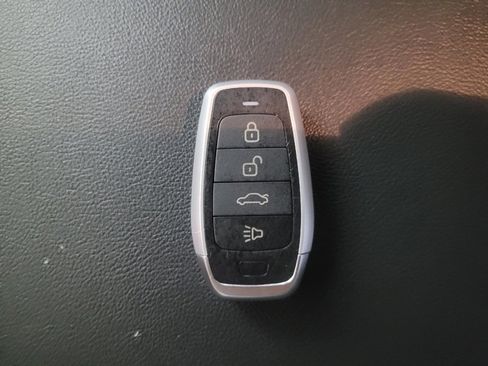 Used 2019 Honda Accord LX image 32