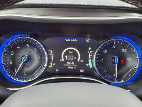 Used 2024 Chrysler Pacifica Touring-L FWD image 19