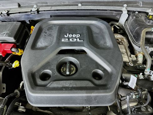 Used 2023 Jeep Wrangler Unlimited Sahara AWD/4WD image 32