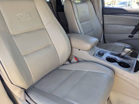 Used 2017 Jeep Grand Cherokee Overland AWD/4WD image 11