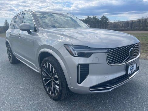 Used 2025 Volvo XC90 B6 Plus AWD/4WD image 3
