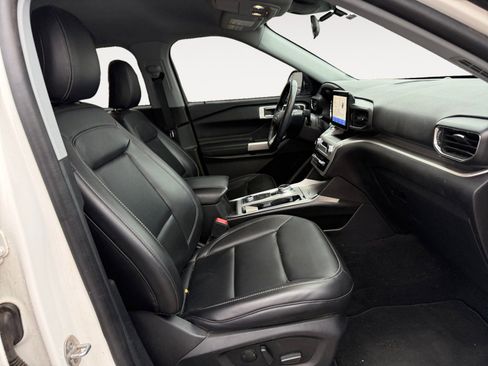 Used 2022 Ford Explorer XLT w/ Equipment Group 202A image 15