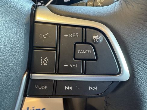 Used 2026 Toyota Sienna XLE AWD/4WD image 12