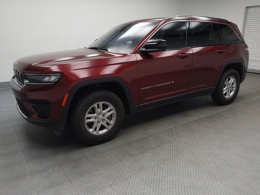 Used 2023 Jeep Grand Cherokee Laredo w/ Luxury Tech Group I AWD/4WD image 2