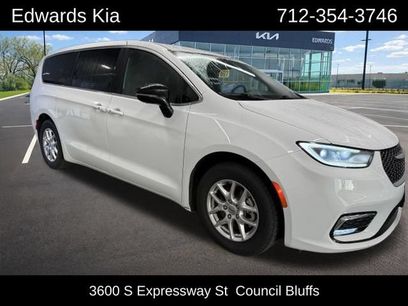 Used 2024 Chrysler Pacifica Touring