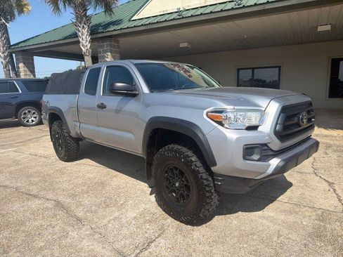 Used 2020 Toyota Tacoma SR w/ SX Package RWD image 3