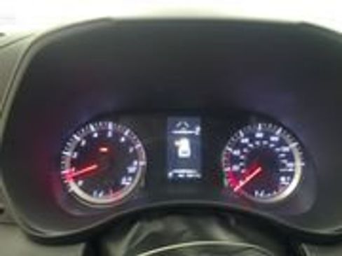 Used 2021 Toyota Highlander LE FWD image 12