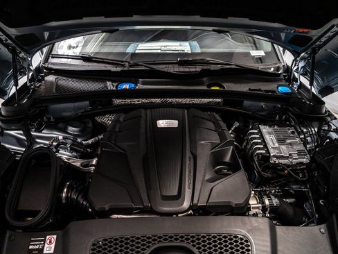 New 2026 Porsche Macan GTS image 36