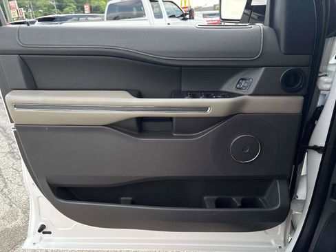 Used 2019 Ford Expedition XLT w/ Equipment Group 202A AWD/4WD image 17