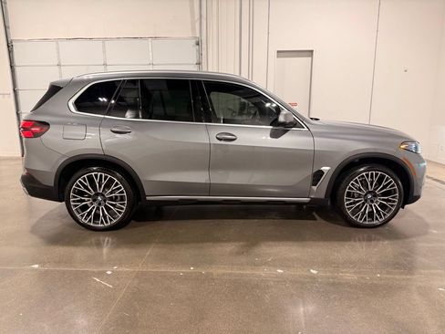 Used 2025 BMW X5 xDrive40i w/ Premium Package AWD/4WD image 4